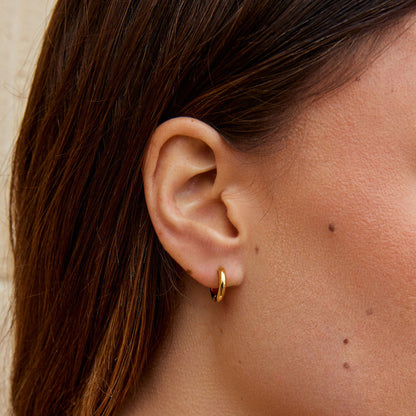 Conjunto de tres mini aros dorados