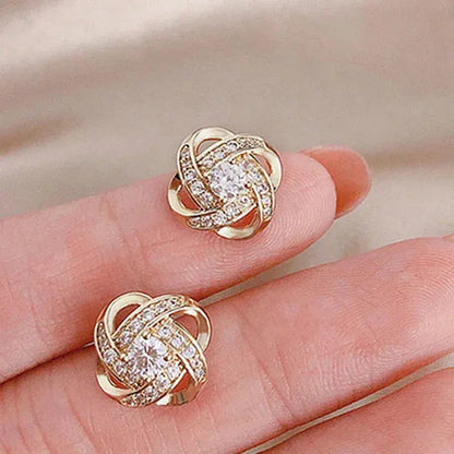 Pendientes dorados con forma de espiral floral y cristales