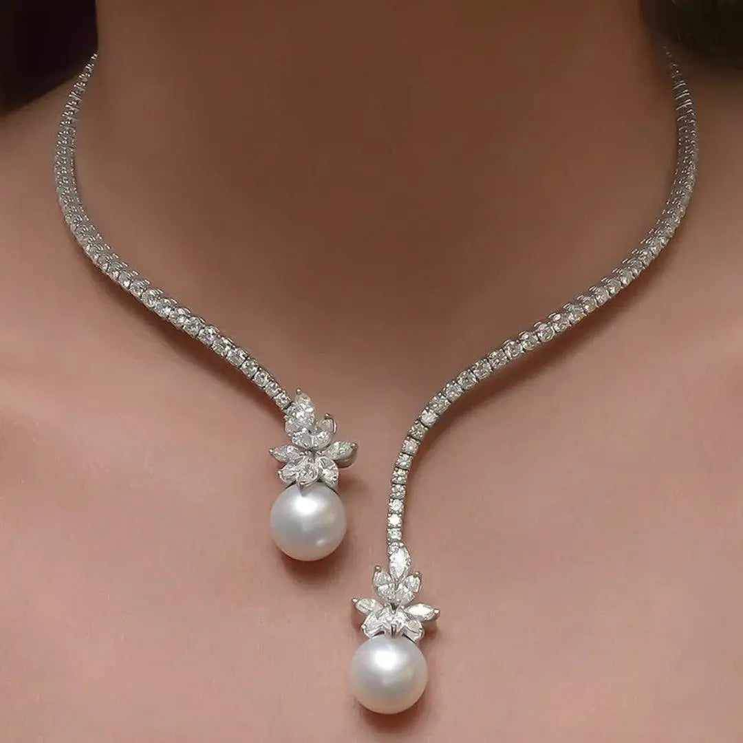 Elegante collar brillante con perlas en plata de ley