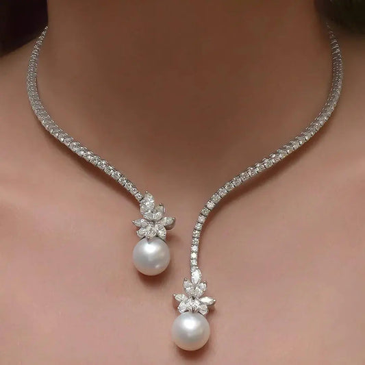 Elegante collar brillante con perlas en plata de ley