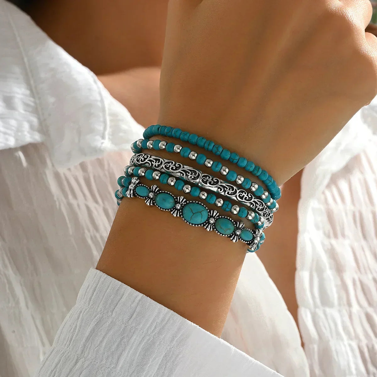 Conjunto de pulseras boho con cuentas turquesas