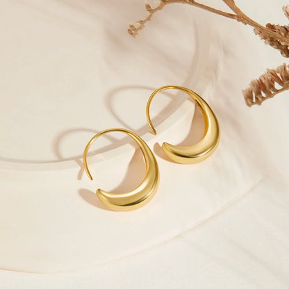 Aretes clásicos de aro colgante