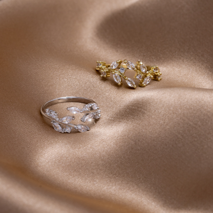 Anillo de cristal con diseño de enredadera en oro de 18 quilates
