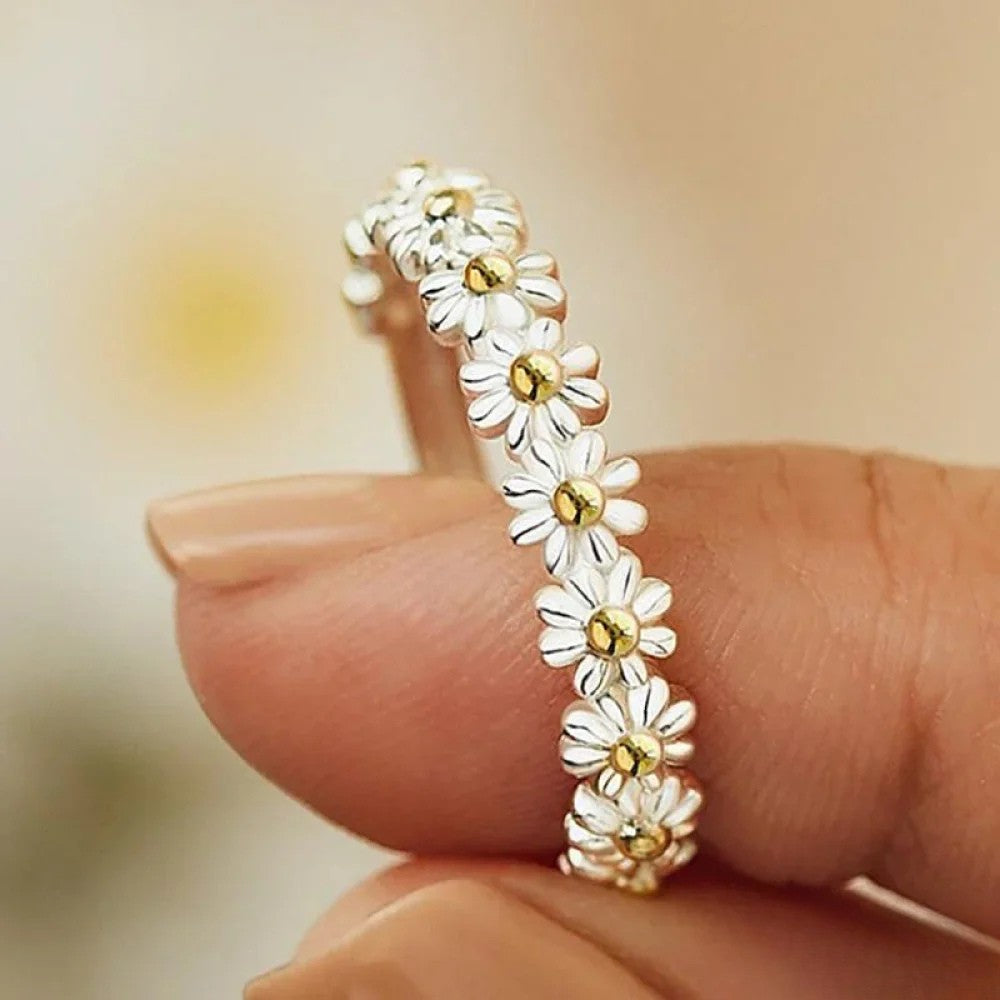 Anillo ajustable con margarita pintada a mano de esmalte