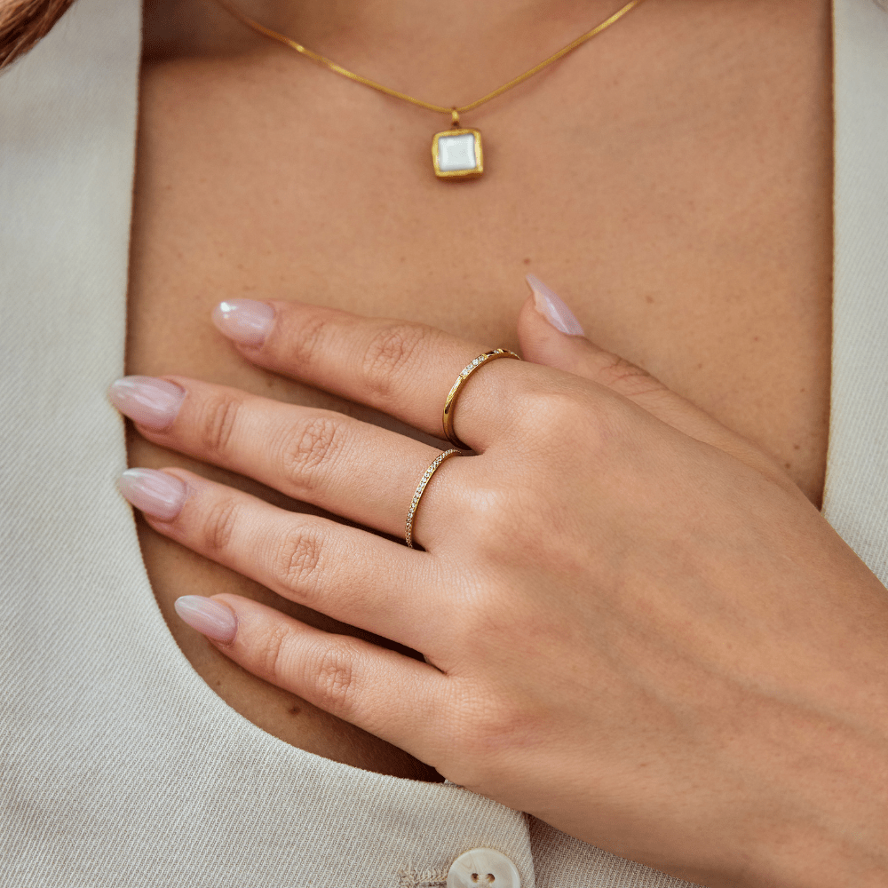 Anillo Eternity de cristal y oro de 18 quilates
