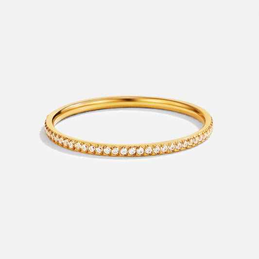 Anillo Eternity de cristal y oro de 18 quilates