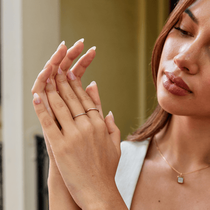 Anillo Eternity de cristal y oro de 18 quilates