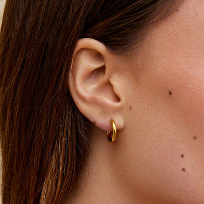 Conjunto de tres mini aros dorados